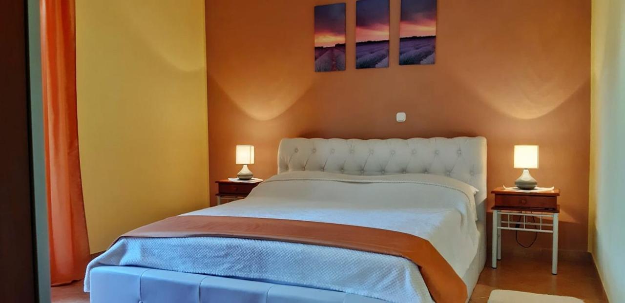 Apartments Angela Zbandaj Екстер'єр фото