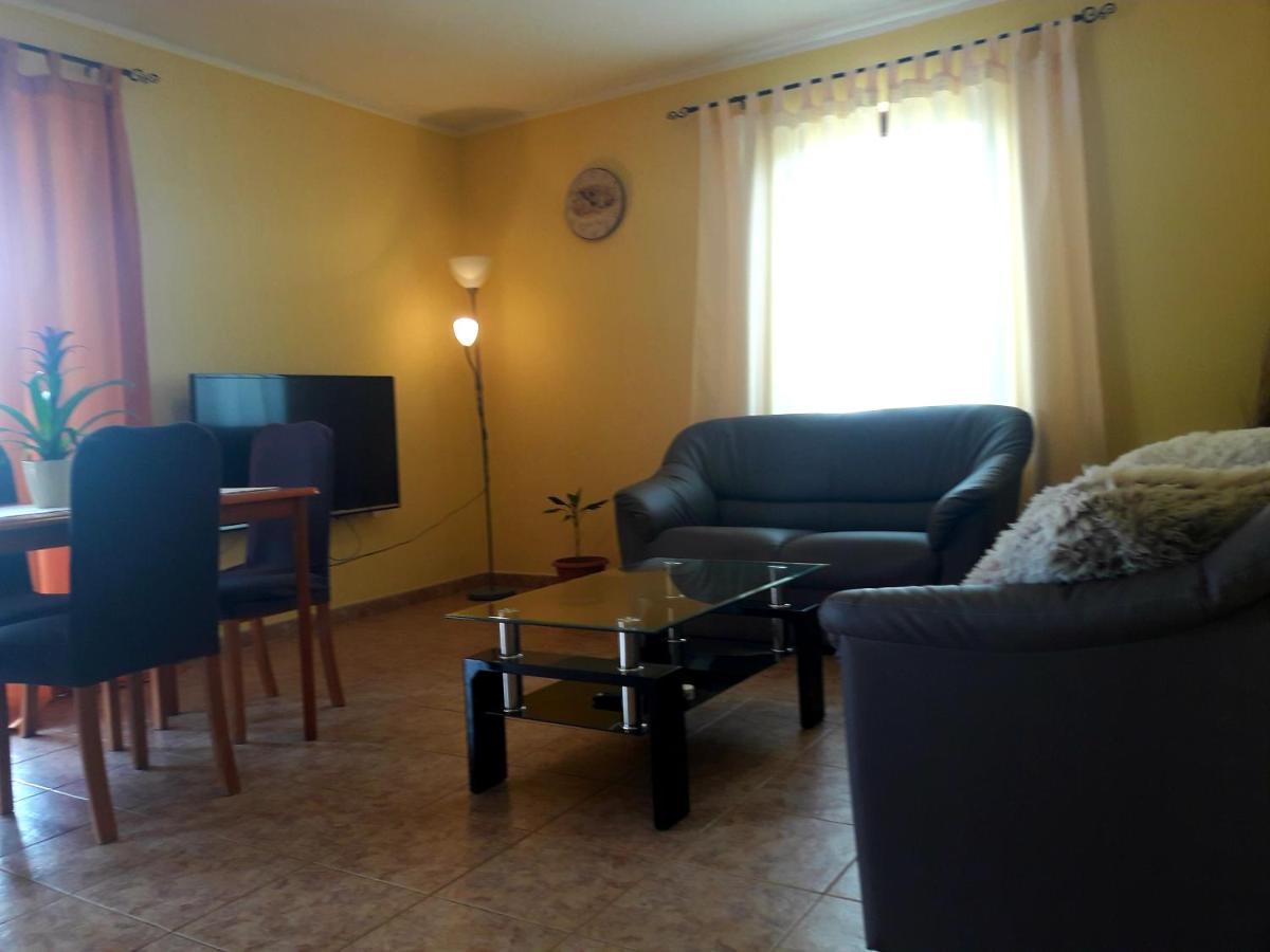 Apartments Angela Zbandaj Екстер'єр фото