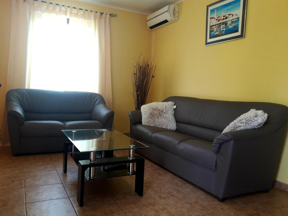 Apartments Angela Zbandaj Екстер'єр фото