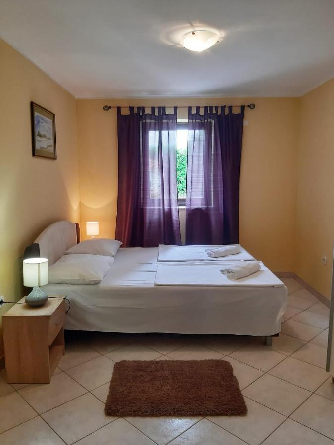 Apartments Angela Zbandaj Екстер'єр фото