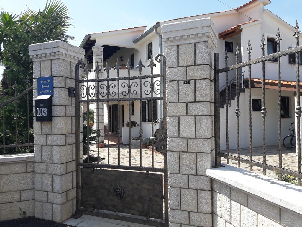 Apartments Angela Zbandaj Екстер'єр фото
