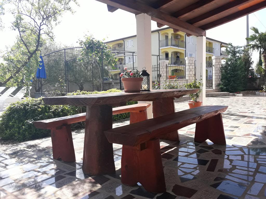 Apartments Angela Zbandaj Екстер'єр фото