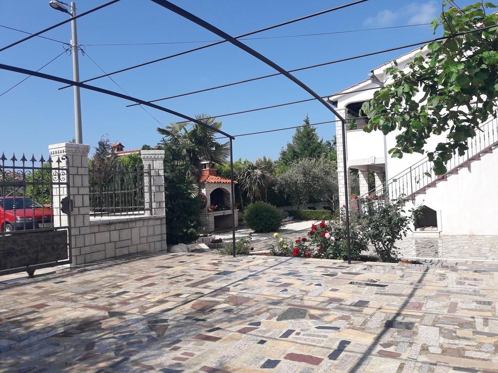 Apartments Angela Zbandaj Екстер'єр фото