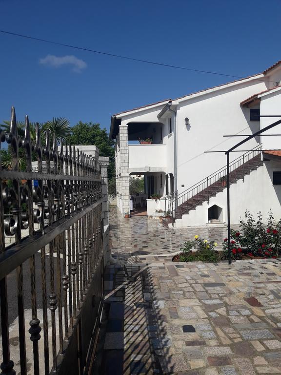 Apartments Angela Zbandaj Екстер'єр фото